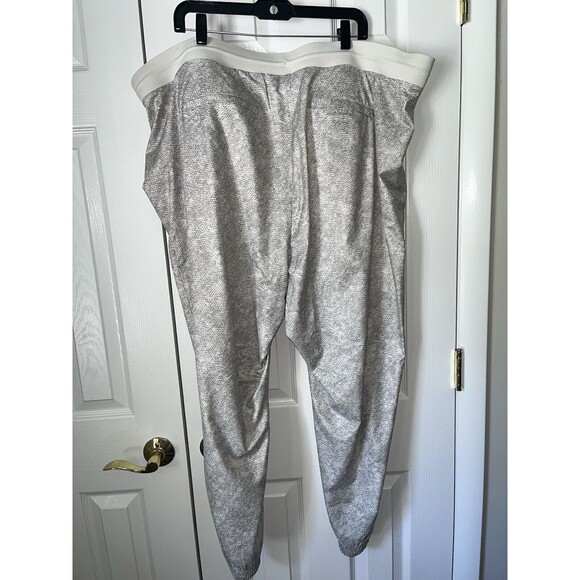 Athleta Women’s Plus Size 26 Pant Venture Print Viper Grey & Cream Jogger NEW - Picture 6 of 8